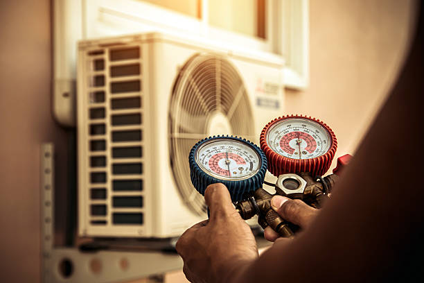 Professional Emergency Hvac technician working in Frost, TX